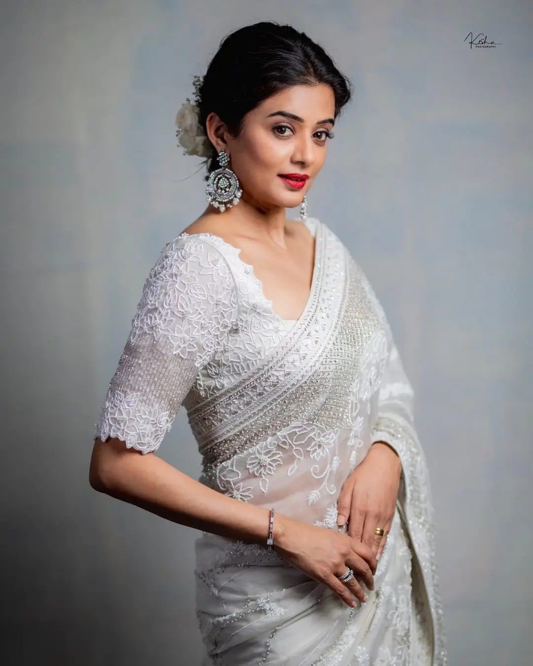 Priyamani In South Indian Traditional White Saree Blouse